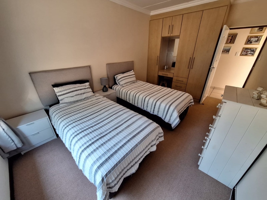 6 Bedroom Property for Sale in Bayview Western Cape